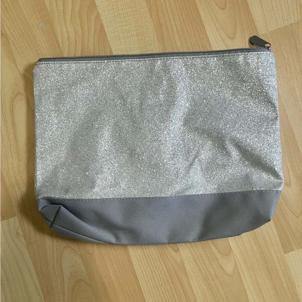 Thirty-One Silver Sparkle Zipper Pouch - Like New